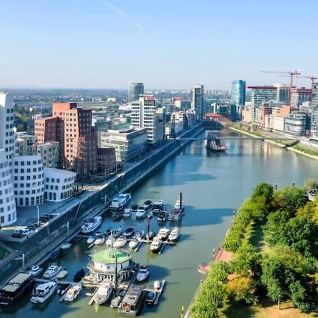 - Chilliges Zimmer In Dusseldorf Mit Balkon & Kuche; Big Tv And Bed - Esterno foto