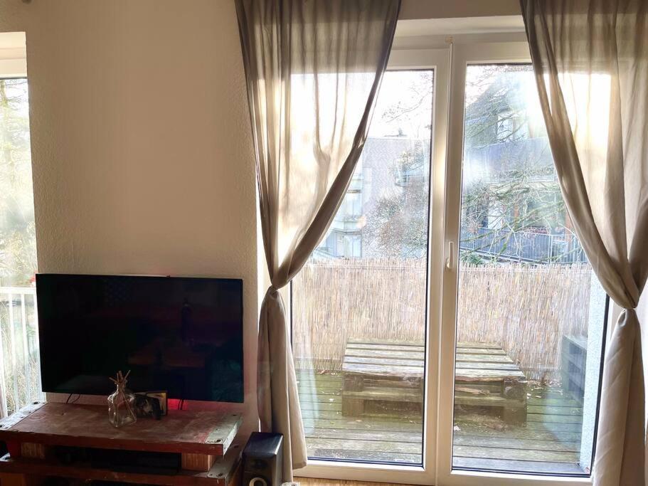 - Chilliges Zimmer In Dusseldorf Mit Balkon & Kuche; Big Tv And Bed - Esterno foto