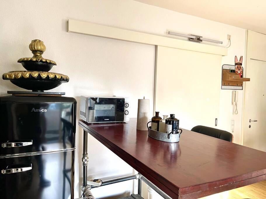 - Chilliges Zimmer In Dusseldorf Mit Balkon & Kuche; Big Tv And Bed - Esterno foto